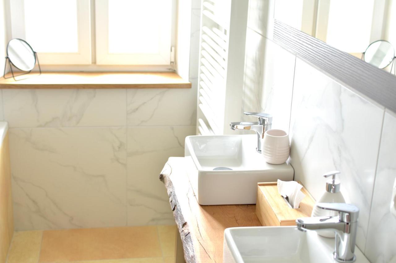 White Midsommar - Stilvolle Wohnung, 3 Schlafzimmer, Wohnzimmer, Kueche Landshut Dış mekan fotoğraf